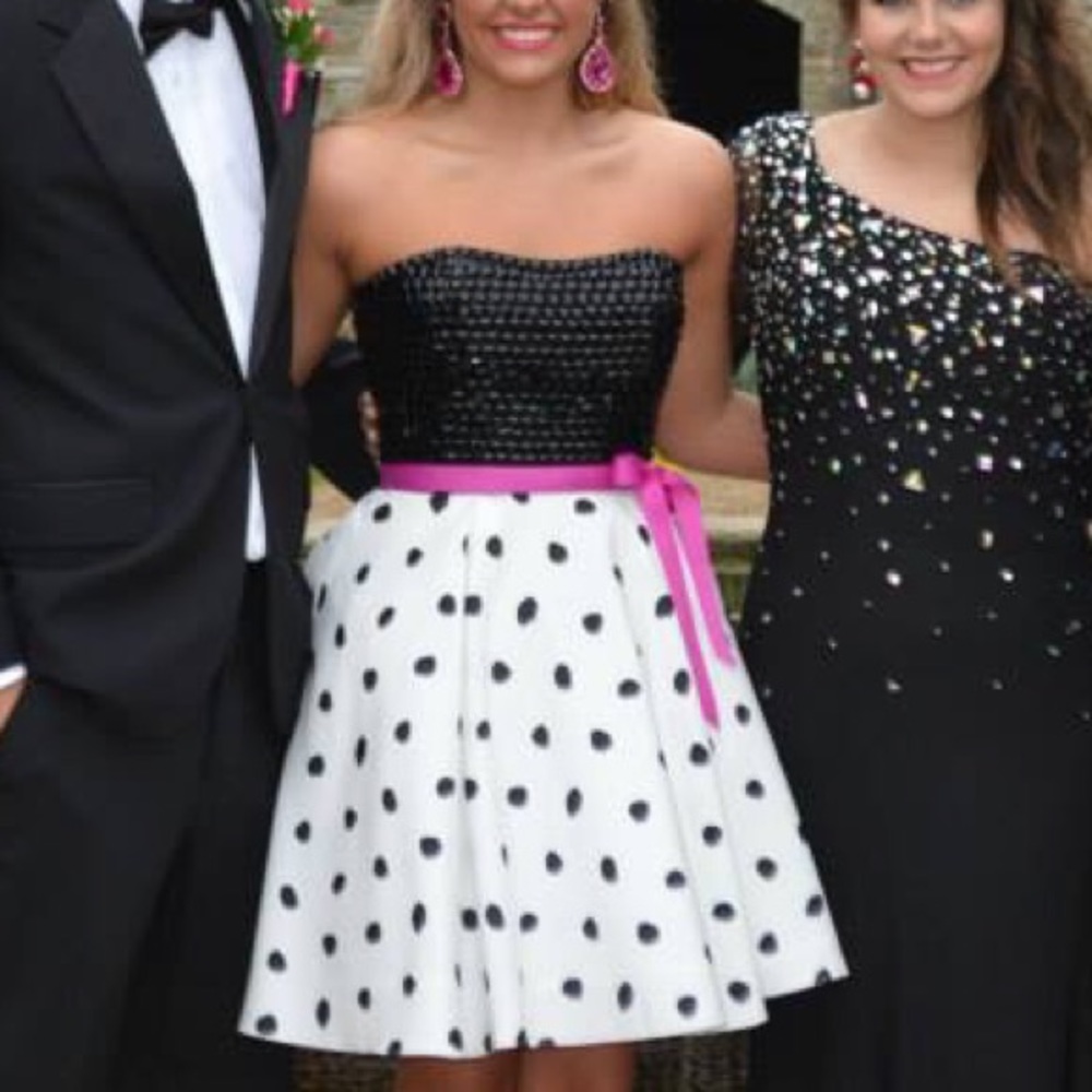Dress - Picture 2 of 4